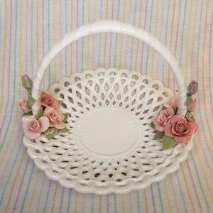 2000 Cosmos Porcelain Lattice Basket Sculpted 3D Roses Flowers Dallas Texas